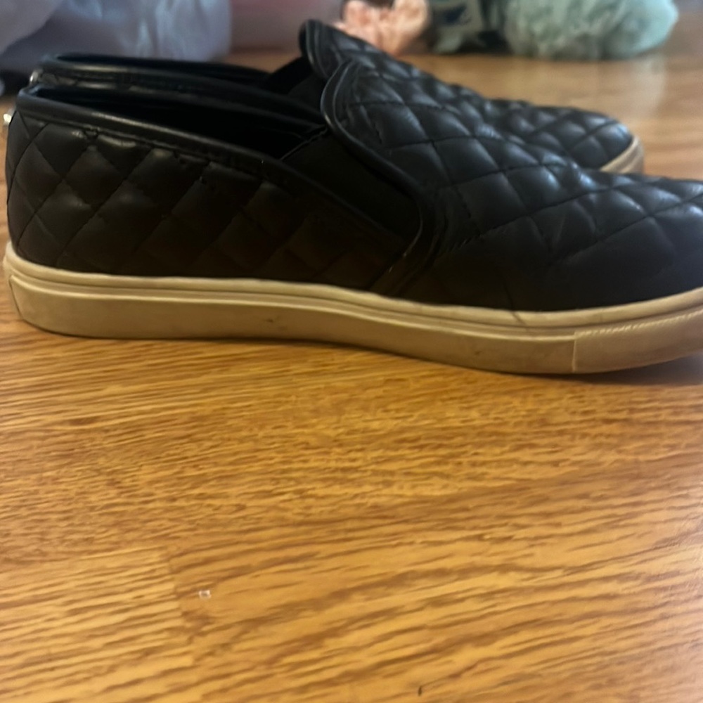 Black Steve Madden slip on shoes women’s